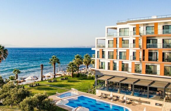 Kuşadası Maia Luxury Beach & Spa Hotel 1 Gece 2 Kişi Yarım Pansiyon Konaklama 